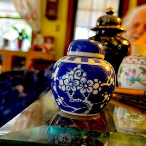 Blue Chinese ceramic vessel